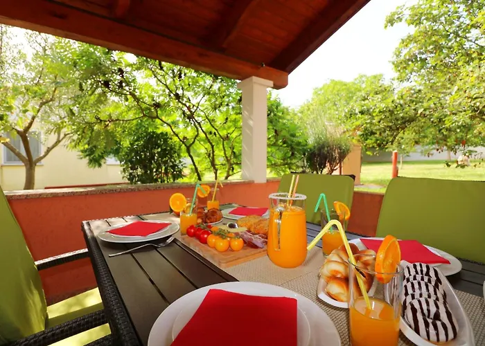 Melisa 5 Будинок відпочинку *